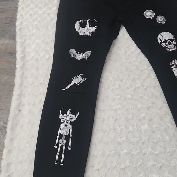 NEW Hot Topic Black Anatomy Patches Stinger Jeans Goth Dark Grunge Size 40 - Picture 6 of 10
